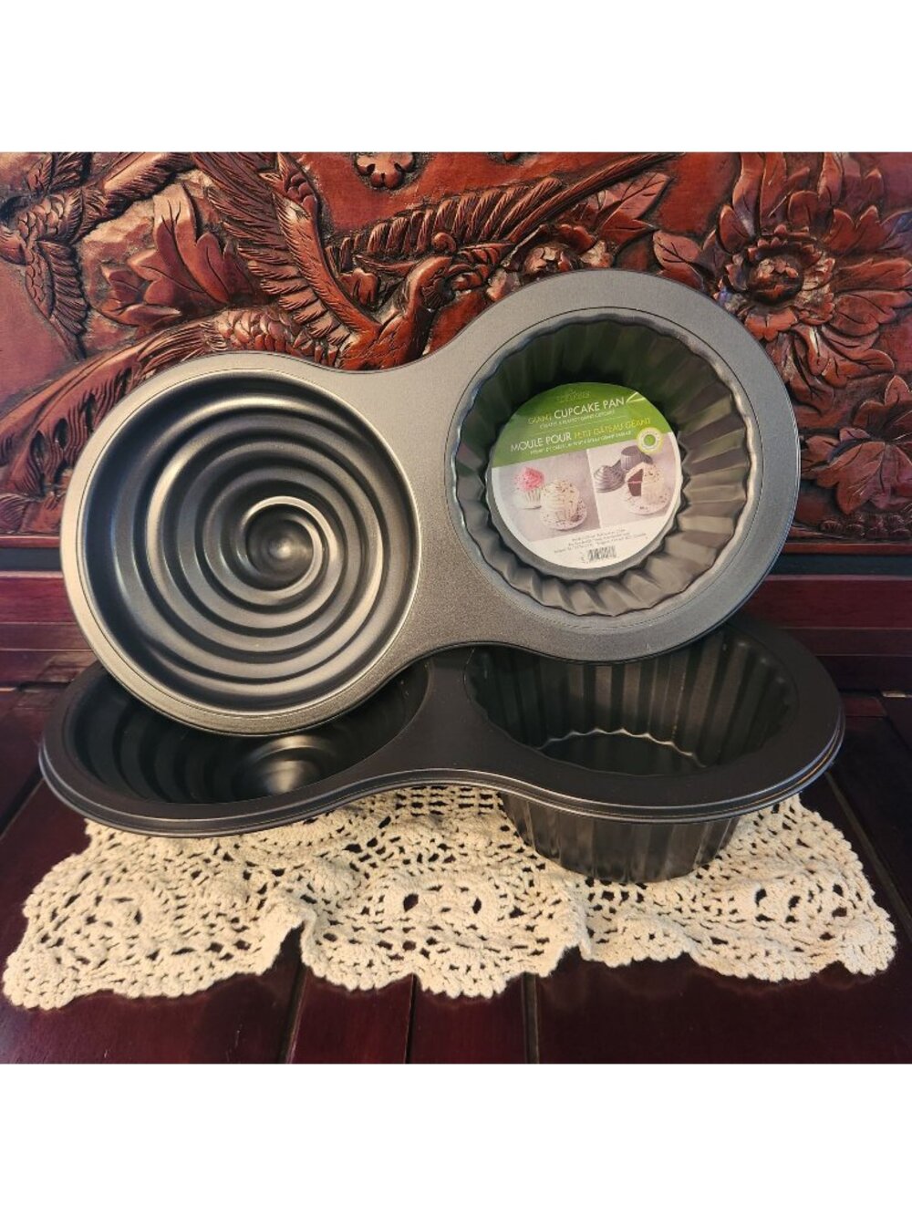Lot of 2 Giant Cupcake Pan, Non-Stick Carbon Steel, 8 x 15.5 x 3.25 inches